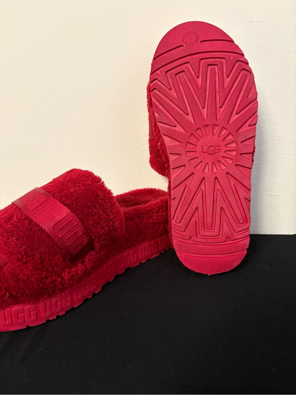 UGG Fluffita slide Ribbon Red